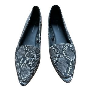 Time and Tru Gray Snakeskin Loafers Size 9 Pointed-Toe Memory Foam minimalist